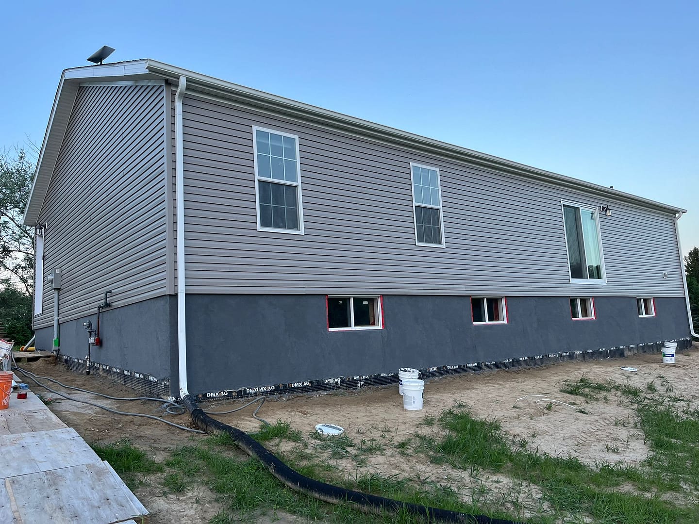 Foundation Wall Cement and Color Parging